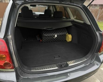 Серый Тойота Авенсис, объемом двигателя 2.2 л и пробегом 240 тыс. км за 4800 $, фото 3 на Automoto.ua