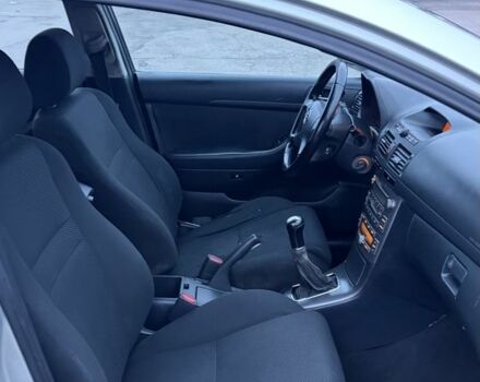 Серый Тойота Авенсис, объемом двигателя 2 л и пробегом 300 тыс. км за 2950 $, фото 17 на Automoto.ua