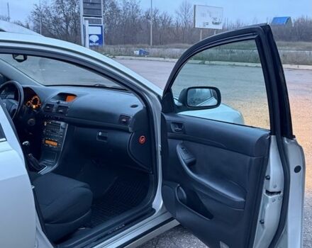 Серый Тойота Авенсис, объемом двигателя 2 л и пробегом 300 тыс. км за 2950 $, фото 16 на Automoto.ua