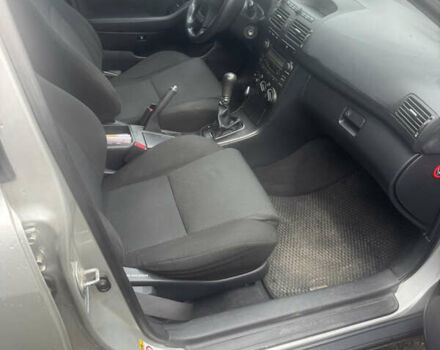 Серый Тойота Авенсис, объемом двигателя 2 л и пробегом 300 тыс. км за 6200 $, фото 9 на Automoto.ua