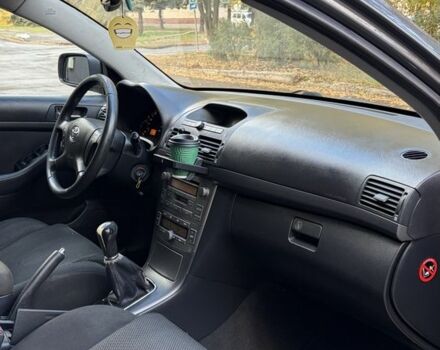 Сірий Тойота Авенсіс, об'ємом двигуна 2 л та пробігом 300 тис. км за 3100 $, фото 15 на Automoto.ua