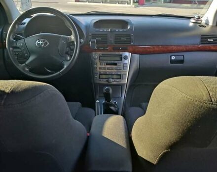 Серый Тойота Авенсис, объемом двигателя 2 л и пробегом 239 тыс. км за 6500 $, фото 6 на Automoto.ua