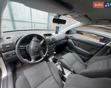 Серый Тойота Авенсис, объемом двигателя 2 л и пробегом 300 тыс. км за 6200 $, фото 5 на Automoto.ua
