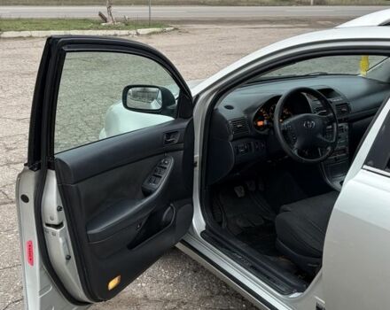 Серый Тойота Авенсис, объемом двигателя 2 л и пробегом 300 тыс. км за 3250 $, фото 9 на Automoto.ua