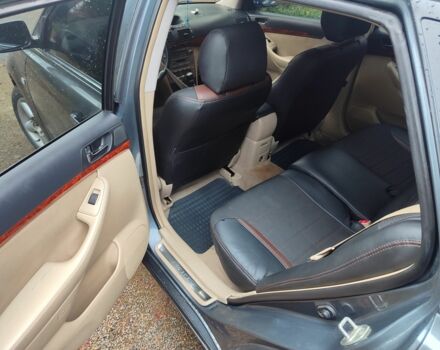 Серый Тойота Авенсис, объемом двигателя 2.2 л и пробегом 436 тыс. км за 4200 $, фото 5 на Automoto.ua