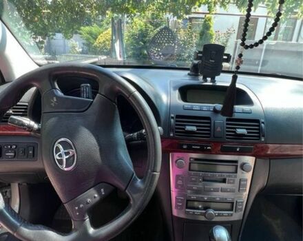Сірий Тойота Авенсіс, об'ємом двигуна 2 л та пробігом 318 тис. км за 3300 $, фото 1 на Automoto.ua
