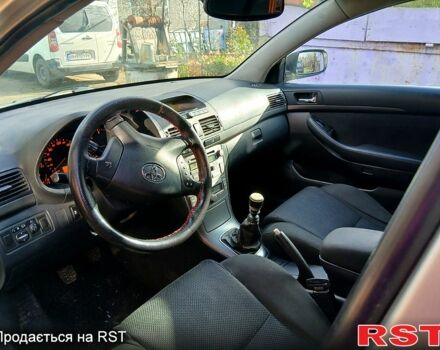 Серый Тойота Авенсис, объемом двигателя 2.2 л и пробегом 404 тыс. км за 5200 $, фото 4 на Automoto.ua