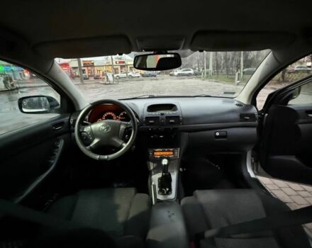 Серый Тойота Авенсис, объемом двигателя 2 л и пробегом 350 тыс. км за 2600 $, фото 5 на Automoto.ua