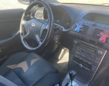 Серый Тойота Авенсис, объемом двигателя 2 л и пробегом 470 тыс. км за 3500 $, фото 5 на Automoto.ua