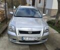 Серый Тойота Авенсис, объемом двигателя 2 л и пробегом 199 тыс. км за 6000 $, фото 1 на Automoto.ua