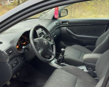 Серый Тойота Авенсис, объемом двигателя 1.8 л и пробегом 200 тыс. км за 5600 $, фото 5 на Automoto.ua