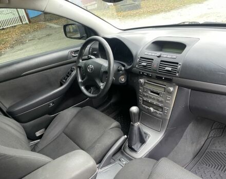 Серый Тойота Авенсис, объемом двигателя 2 л и пробегом 300 тыс. км за 2600 $, фото 3 на Automoto.ua