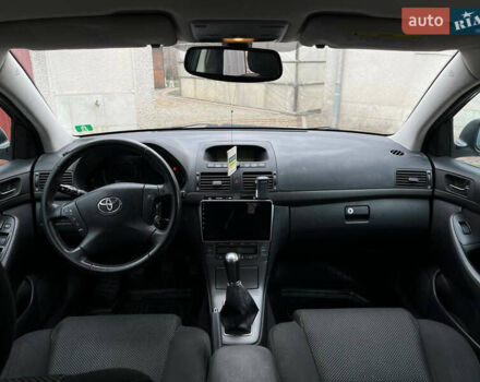 Серый Тойота Авенсис, объемом двигателя 1.79 л и пробегом 242 тыс. км за 6800 $, фото 12 на Automoto.ua