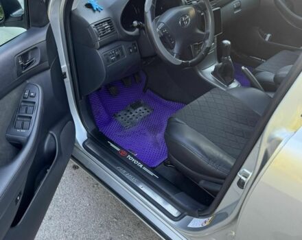 Серый Тойота Авенсис, объемом двигателя 1.8 л и пробегом 240 тыс. км за 7100 $, фото 3 на Automoto.ua