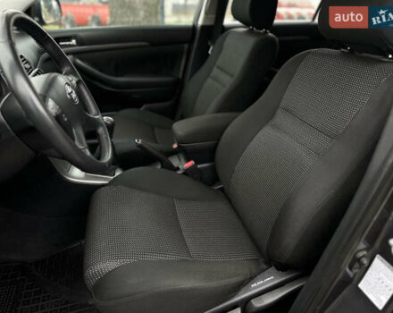 Серый Тойота Авенсис, объемом двигателя 1.8 л и пробегом 219 тыс. км за 6700 $, фото 23 на Automoto.ua