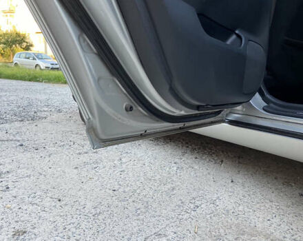 Серый Тойота Авенсис, объемом двигателя 2.23 л и пробегом 306 тыс. км за 5200 $, фото 14 на Automoto.ua