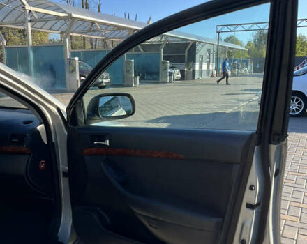 Сірий Тойота Авенсіс, об'ємом двигуна 1.8 л та пробігом 265 тис. км за 5999 $, фото 16 на Automoto.ua