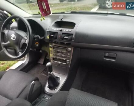 Серый Тойота Авенсис, объемом двигателя 1.8 л и пробегом 280 тыс. км за 7000 $, фото 2 на Automoto.ua