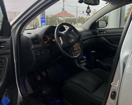 Серый Тойота Авенсис, объемом двигателя 2.2 л и пробегом 201 тыс. км за 7250 $, фото 7 на Automoto.ua