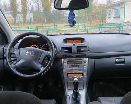 Серый Тойота Авенсис, объемом двигателя 2 л и пробегом 300 тыс. км за 3100 $, фото 5 на Automoto.ua