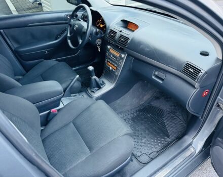 Серый Тойота Авенсис, объемом двигателя 2 л и пробегом 231 тыс. км за 2950 $, фото 7 на Automoto.ua