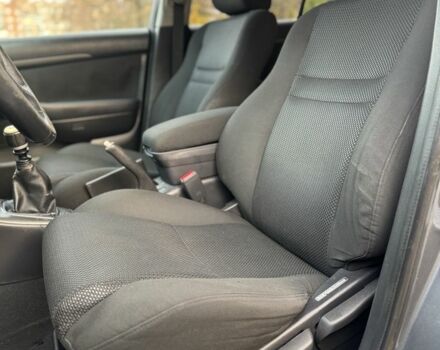 Сірий Тойота Авенсіс, об'ємом двигуна 2 л та пробігом 250 тис. км за 3250 $, фото 11 на Automoto.ua