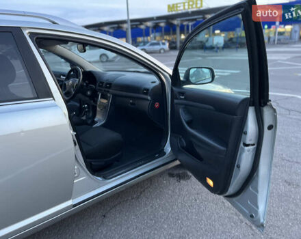 Серый Тойота Авенсис, объемом двигателя 2.2 л и пробегом 299 тыс. км за 7200 $, фото 18 на Automoto.ua