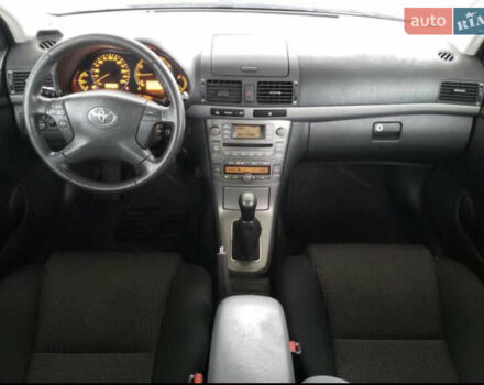 Серый Тойота Авенсис, объемом двигателя 1.8 л и пробегом 282 тыс. км за 7800 $, фото 4 на Automoto.ua