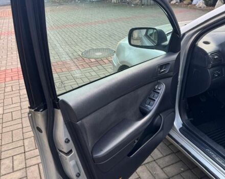 Сірий Тойота Авенсіс, об'ємом двигуна 2 л та пробігом 310 тис. км за 2750 $, фото 9 на Automoto.ua