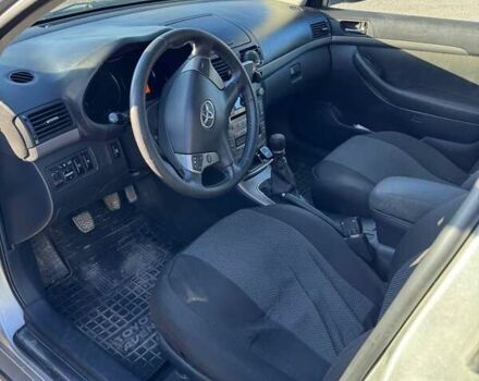 Серый Тойота Авенсис, объемом двигателя 2.2 л и пробегом 241 тыс. км за 5500 $, фото 2 на Automoto.ua
