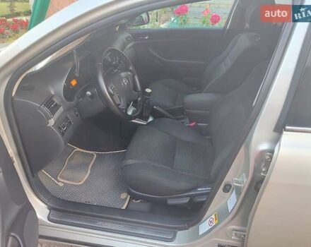 Сірий Тойота Авенсіс, об'ємом двигуна 2.2 л та пробігом 255 тис. км за 7000 $, фото 4 на Automoto.ua