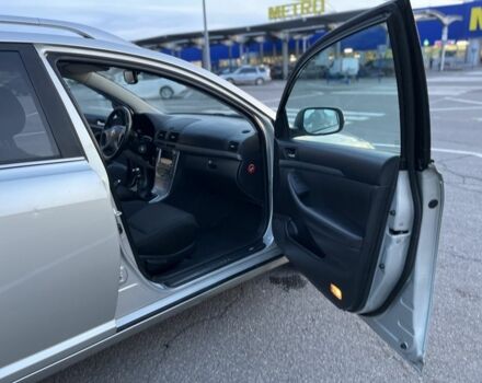 Серый Тойота Авенсис, объемом двигателя 2.2 л и пробегом 250 тыс. км за 7200 $, фото 19 на Automoto.ua