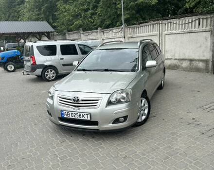 Сірий Тойота Авенсіс, об'ємом двигуна 1.8 л та пробігом 200 тис. км за 7500 $, фото 1 на Automoto.ua