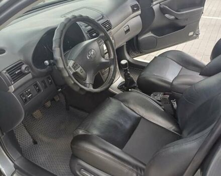 Серый Тойота Авенсис, объемом двигателя 2.23 л и пробегом 274 тыс. км за 6900 $, фото 5 на Automoto.ua