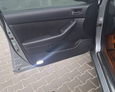 Серый Тойота Авенсис, объемом двигателя 2 л и пробегом 305 тыс. км за 6900 $, фото 6 на Automoto.ua