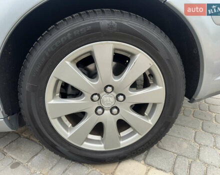Серый Тойота Авенсис, объемом двигателя 1.8 л и пробегом 203 тыс. км за 7499 $, фото 6 на Automoto.ua