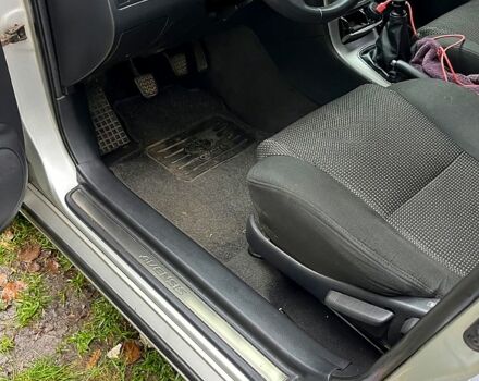 Серый Тойота Авенсис, объемом двигателя 2 л и пробегом 290 тыс. км за 6750 $, фото 6 на Automoto.ua