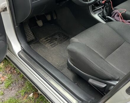 Серый Тойота Авенсис, объемом двигателя 2 л и пробегом 292 тыс. км за 6750 $, фото 4 на Automoto.ua