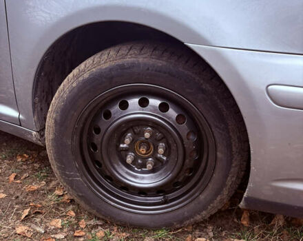 Серый Тойота Авенсис, объемом двигателя 2.2 л и пробегом 229 тыс. км за 6200 $, фото 18 на Automoto.ua