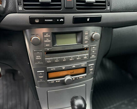 Серый Тойота Авенсис, объемом двигателя 2 л и пробегом 194 тыс. км за 7800 $, фото 112 на Automoto.ua