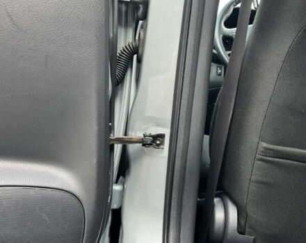 Сірий Тойота Авенсіс, об'ємом двигуна 1.8 л та пробігом 233 тис. км за 7700 $, фото 30 на Automoto.ua