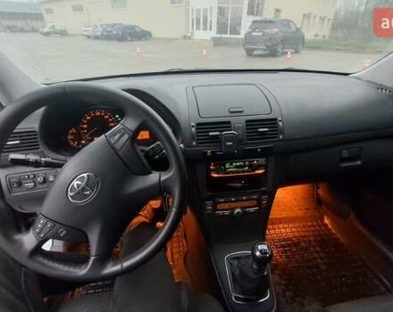 Серый Тойота Авенсис, объемом двигателя 2 л и пробегом 305 тыс. км за 6900 $, фото 8 на Automoto.ua