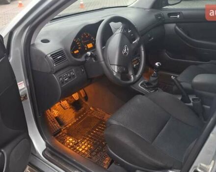 Серый Тойота Авенсис, объемом двигателя 2 л и пробегом 305 тыс. км за 6900 $, фото 5 на Automoto.ua