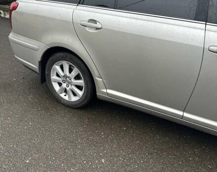 Серый Тойота Авенсис, объемом двигателя 2 л и пробегом 337 тыс. км за 6200 $, фото 3 на Automoto.ua