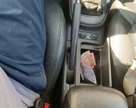 Сірий Тойота Авенсіс, об'ємом двигуна 2.2 л та пробігом 259 тис. км за 7400 $, фото 8 на Automoto.ua