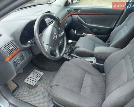 Серый Тойота Авенсис, объемом двигателя 2.2 л и пробегом 420 тыс. км за 6649 $, фото 4 на Automoto.ua