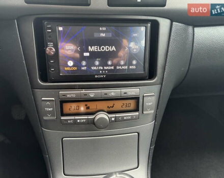 Серый Тойота Авенсис, объемом двигателя 1.79 л и пробегом 210 тыс. км за 7300 $, фото 5 на Automoto.ua