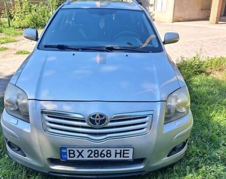 Серый Тойота Авенсис, объемом двигателя 2 л и пробегом 290 тыс. км за 6000 $, фото 2 на Automoto.ua