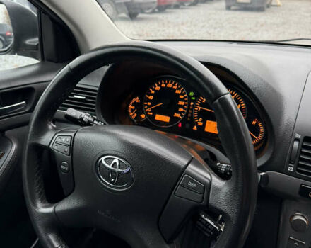 Серый Тойота Авенсис, объемом двигателя 2 л и пробегом 194 тыс. км за 7800 $, фото 99 на Automoto.ua