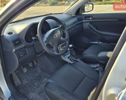 Серый Тойота Авенсис, объемом двигателя 2 л и пробегом 259 тыс. км за 7500 $, фото 5 на Automoto.ua